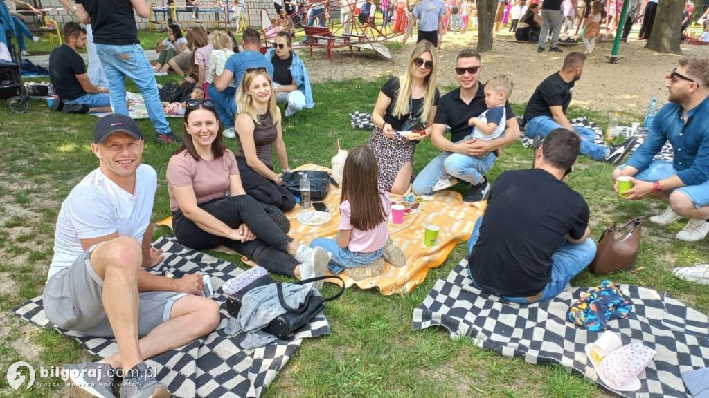 Rodzinny Piknik w Biłgoraju: Radosne Świętowanie Dnia Rodziny w Przedszkolu Nr 1