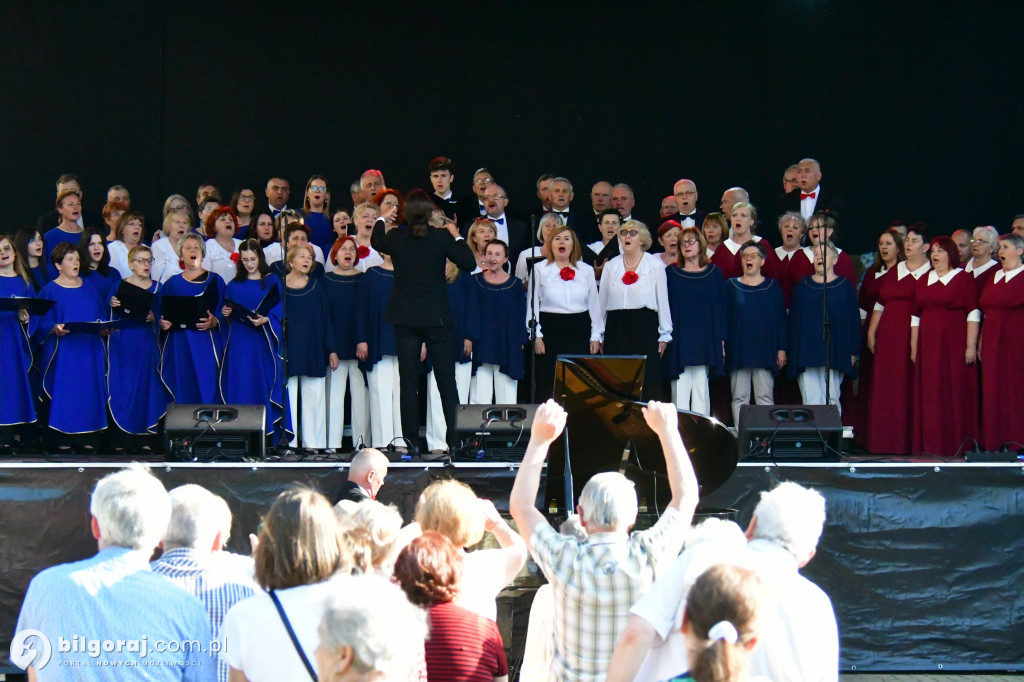 Ponad sto chórzystów na scenie letniej BCK w Biłgoraju