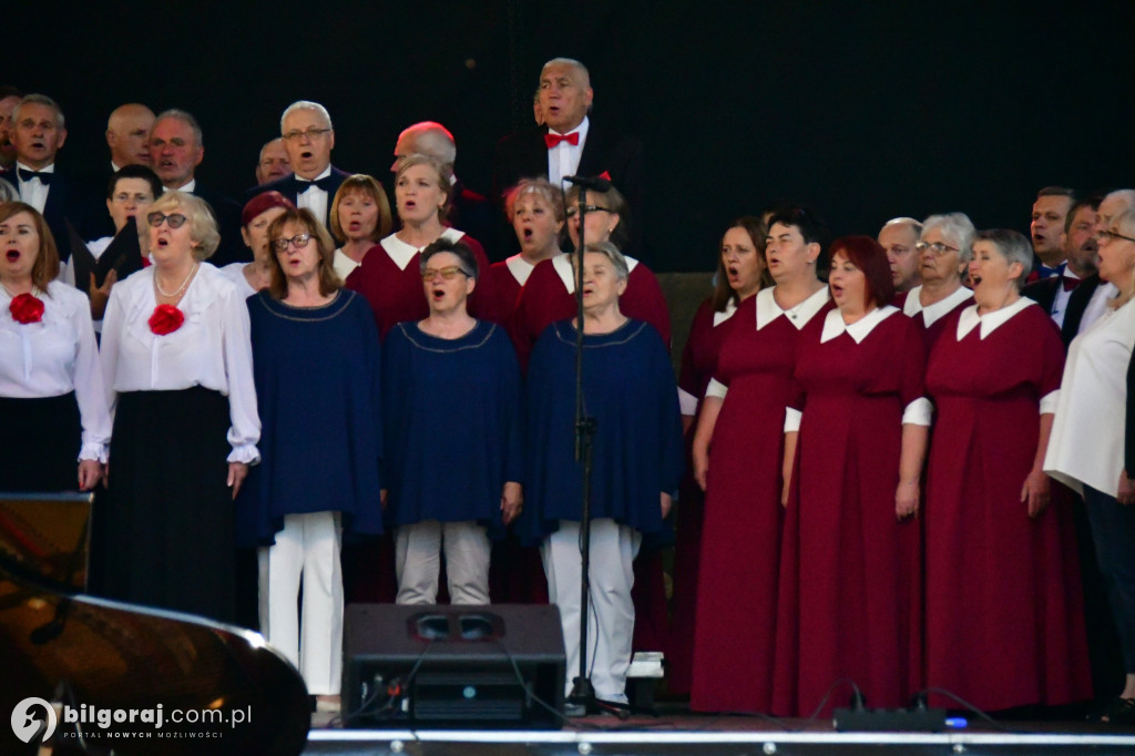 Ponad sto chórzystów na scenie letniej BCK w Biłgoraju