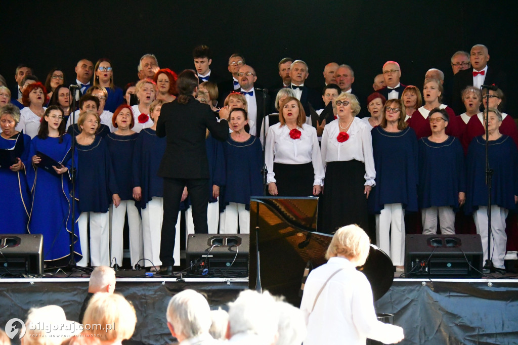 Ponad sto chórzystów na scenie letniej BCK w Biłgoraju