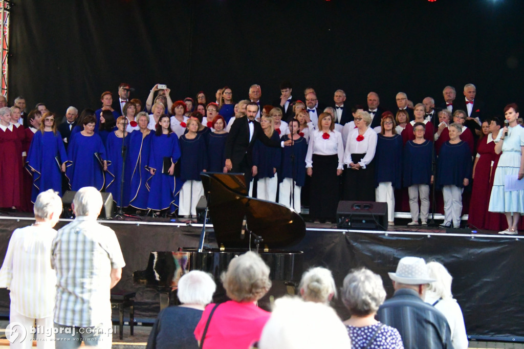 Ponad sto chórzystów na scenie letniej BCK w Biłgoraju