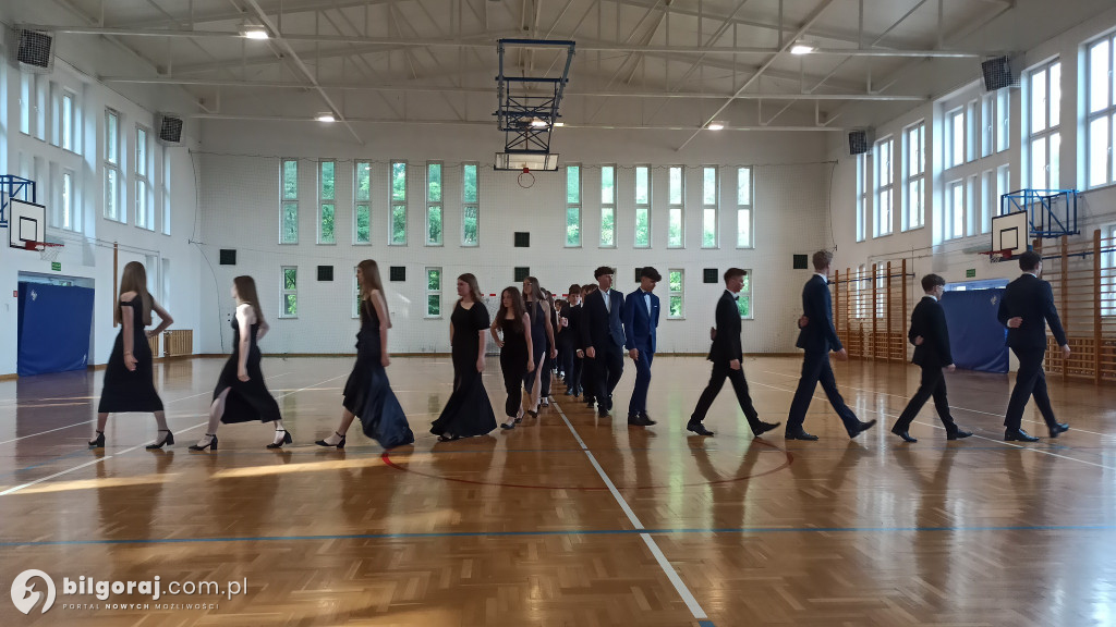 Bal Ósmoklasisty w Szkole Podstawowej im. Zofii Krawieckiej w Majdanie Starym