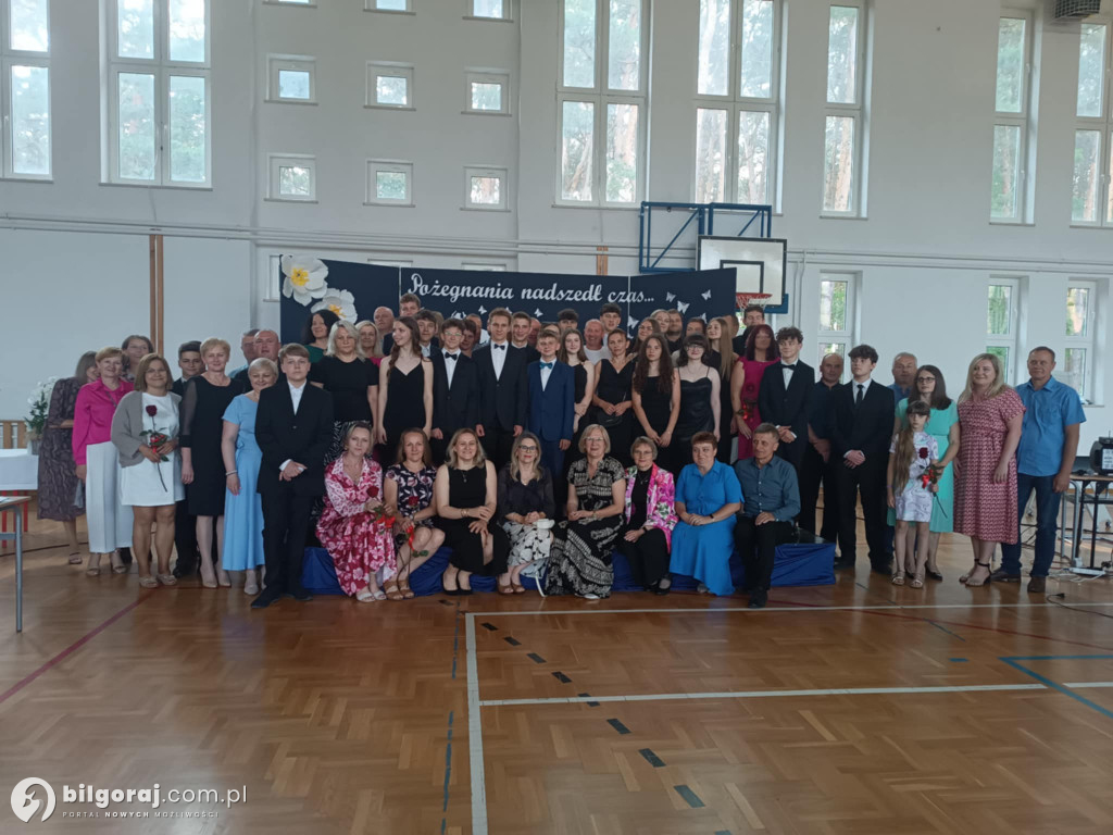 Bal Ósmoklasisty w Szkole Podstawowej im. Zofii Krawieckiej w Majdanie Starym