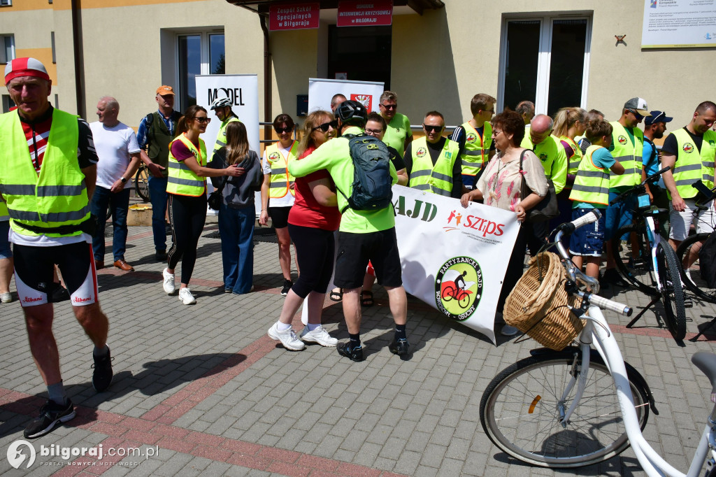 Wyruszyli rowerami do Osuch. To już czwarty rajd organizowany przez SZRiPS