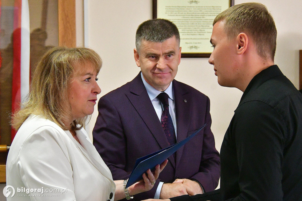 Dzień Olimpijczyka. Władze powiatu biłgorajskiego wyróżniły najlepszych uczniów i nauczycieli