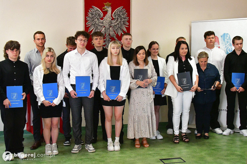 Dzień Olimpijczyka. Władze powiatu biłgorajskiego wyróżniły najlepszych uczniów i nauczycieli
