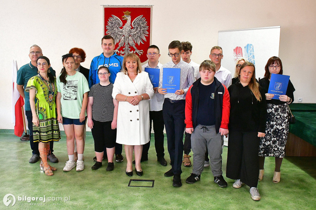 Dzień Olimpijczyka. Władze powiatu biłgorajskiego wyróżniły najlepszych uczniów i nauczycieli