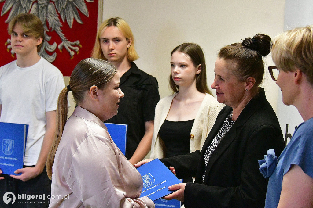 Dzień Olimpijczyka. Władze powiatu biłgorajskiego wyróżniły najlepszych uczniów i nauczycieli