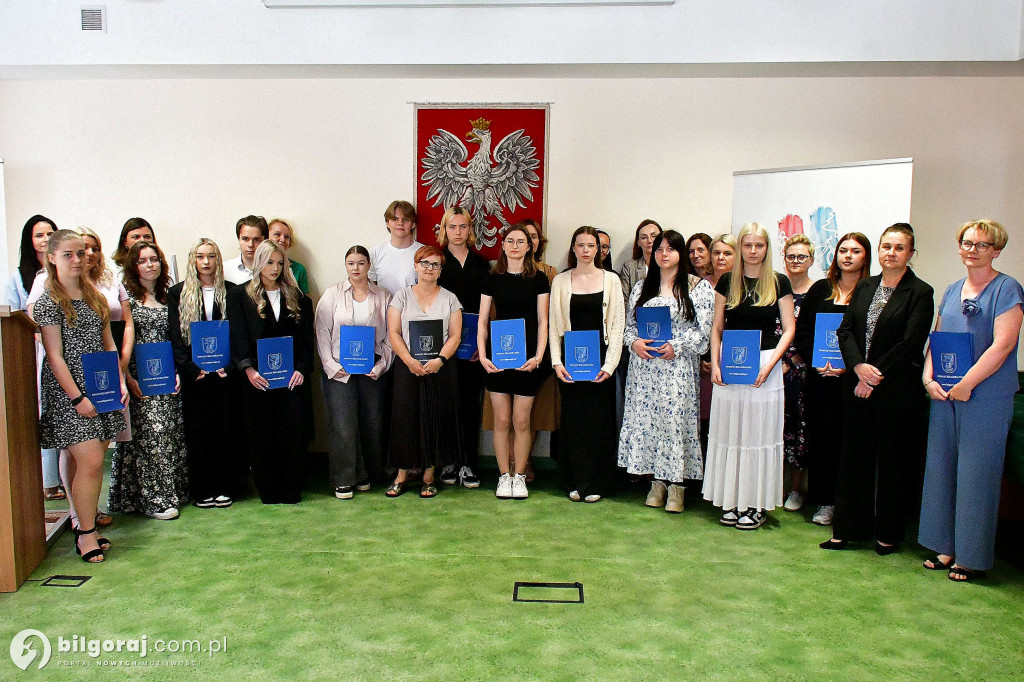 Dzień Olimpijczyka. Władze powiatu biłgorajskiego wyróżniły najlepszych uczniów i nauczycieli