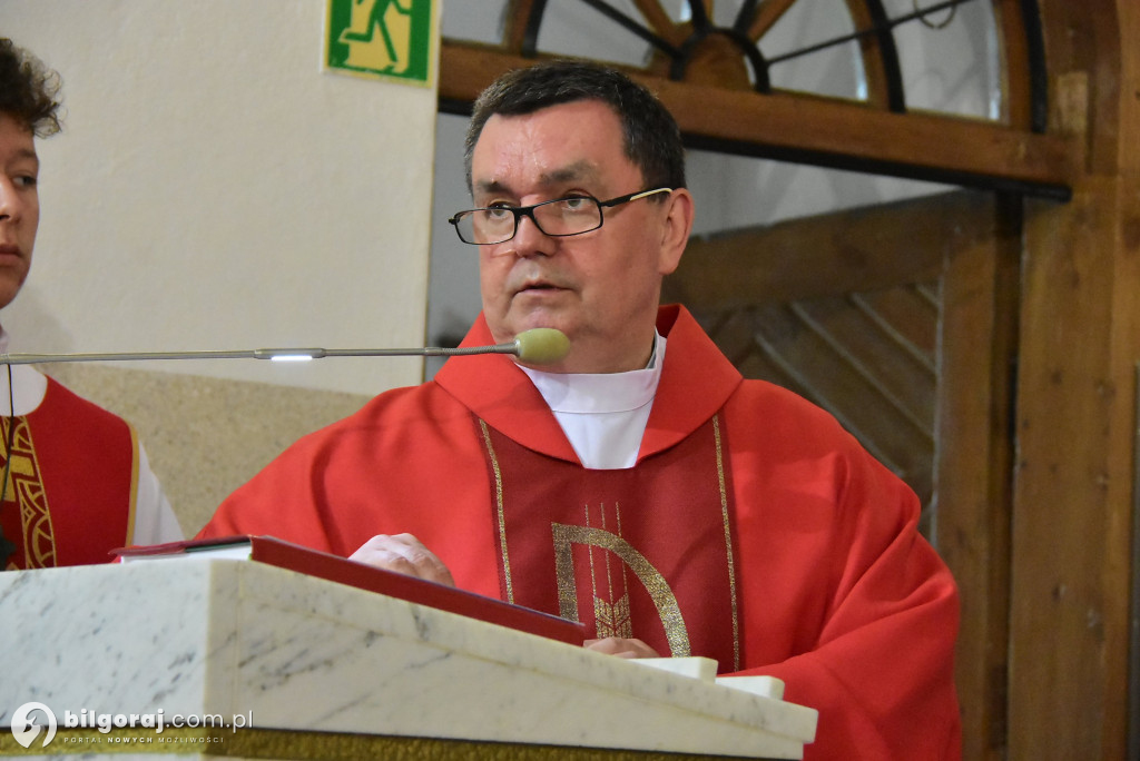Biłgoraj. 85 młodych ludzi przyjęło sakrament bierzmowania