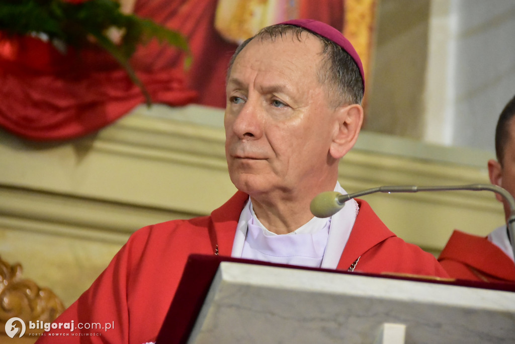 Biłgoraj. 85 młodych ludzi przyjęło sakrament bierzmowania