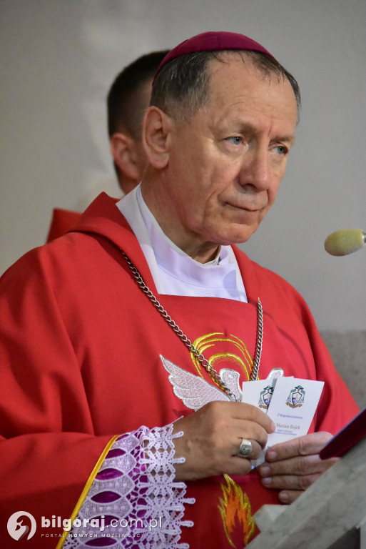Biłgoraj. 85 młodych ludzi przyjęło sakrament bierzmowania