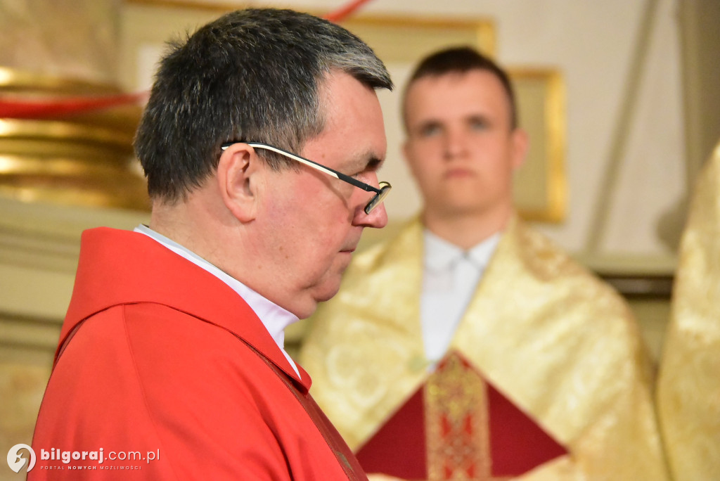 Biłgoraj. 85 młodych ludzi przyjęło sakrament bierzmowania