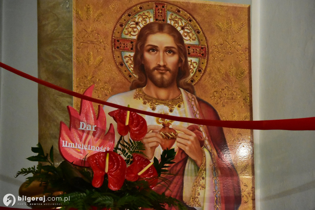 Biłgoraj. 85 młodych ludzi przyjęło sakrament bierzmowania