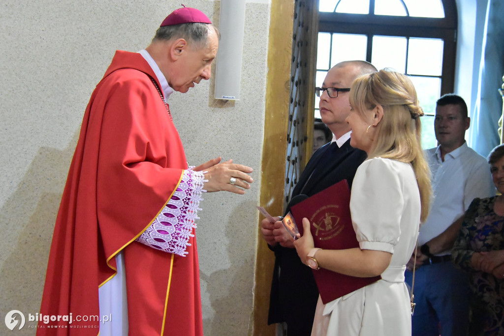 Biłgoraj. 85 młodych ludzi przyjęło sakrament bierzmowania