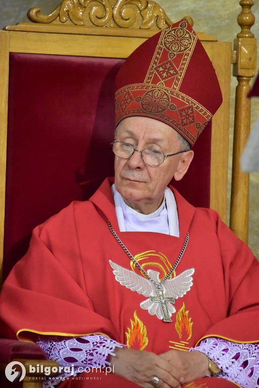 Biłgoraj. 85 młodych ludzi przyjęło sakrament bierzmowania