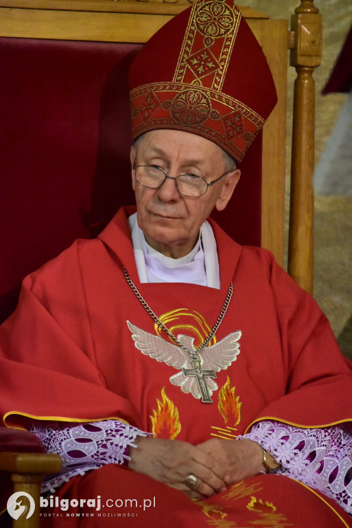 Biłgoraj. 85 młodych ludzi przyjęło sakrament bierzmowania