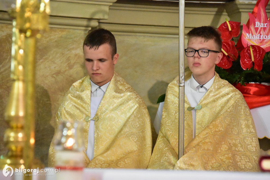 Biłgoraj. 85 młodych ludzi przyjęło sakrament bierzmowania