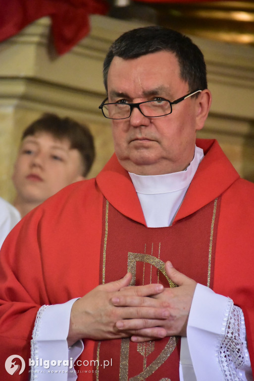 Biłgoraj. 85 młodych ludzi przyjęło sakrament bierzmowania