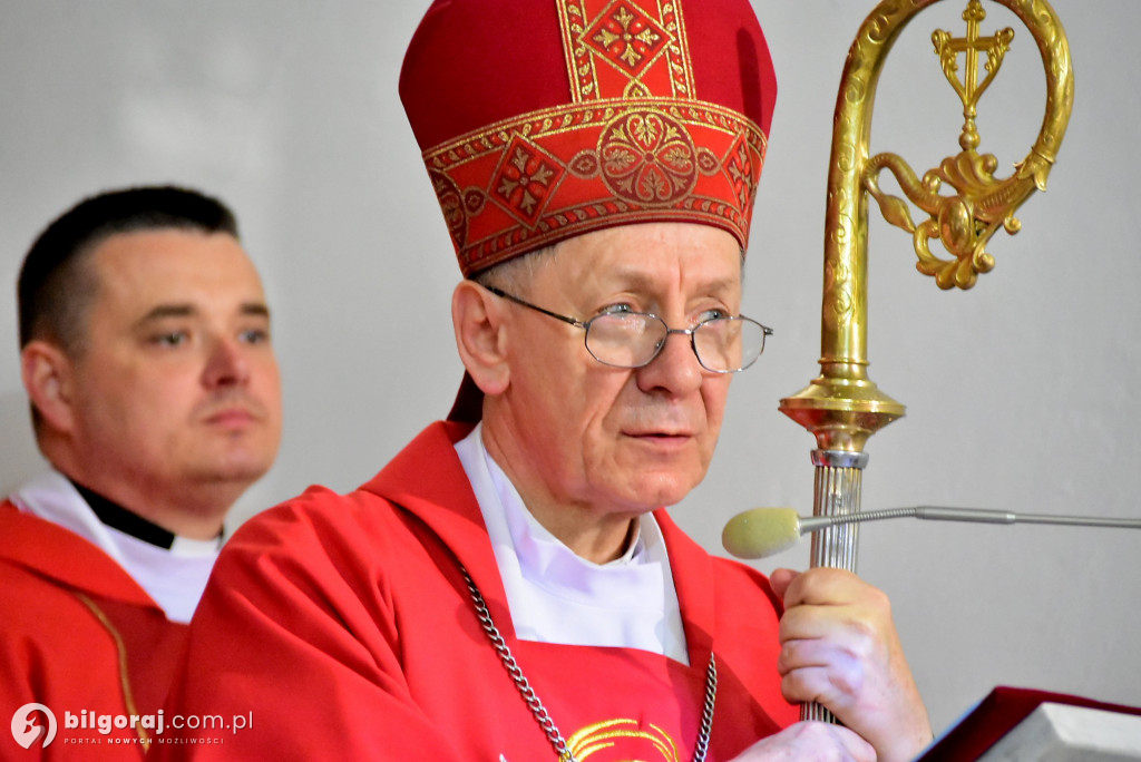 Biłgoraj. 85 młodych ludzi przyjęło sakrament bierzmowania