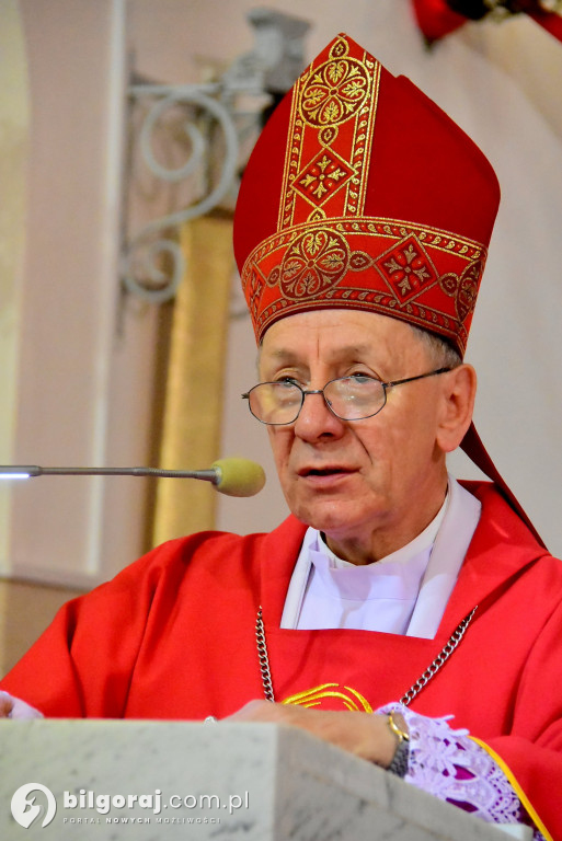 Biłgoraj. 85 młodych ludzi przyjęło sakrament bierzmowania