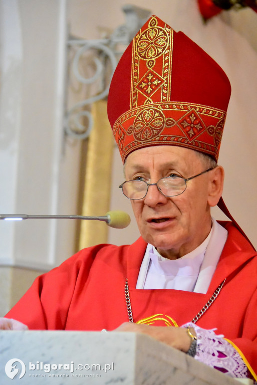 Biłgoraj. 85 młodych ludzi przyjęło sakrament bierzmowania