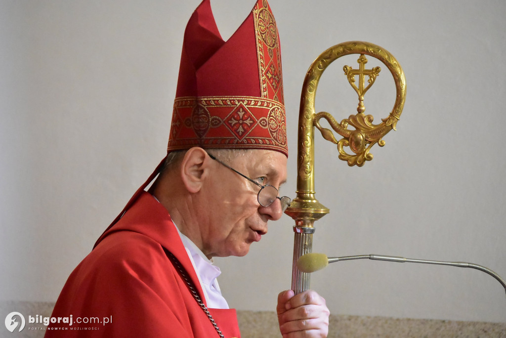 Biłgoraj. 85 młodych ludzi przyjęło sakrament bierzmowania