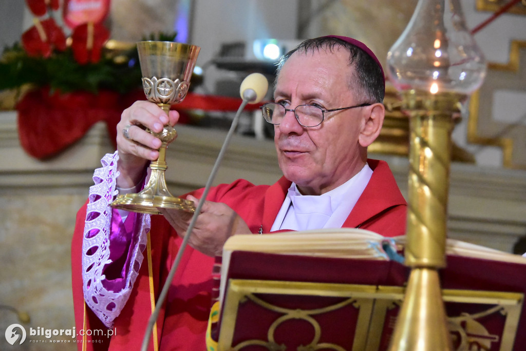 Biłgoraj. 85 młodych ludzi przyjęło sakrament bierzmowania