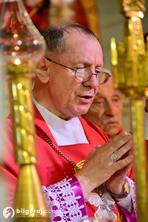 Biłgoraj. 85 młodych ludzi przyjęło sakrament bierzmowania