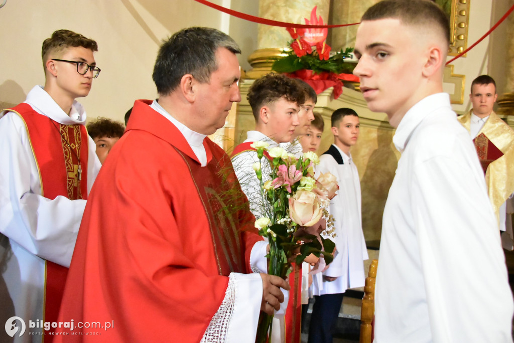 Biłgoraj. 85 młodych ludzi przyjęło sakrament bierzmowania