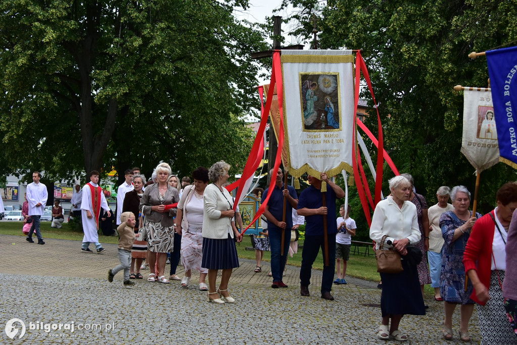 Biłgoraj. 85 młodych ludzi przyjęło sakrament bierzmowania