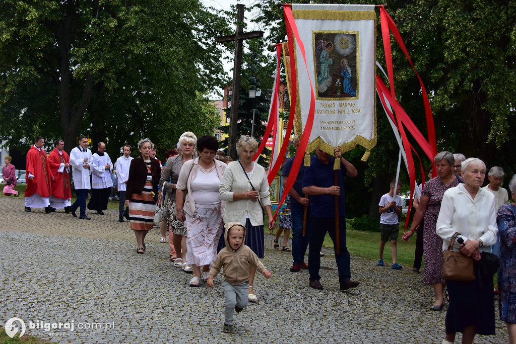Biłgoraj. 85 młodych ludzi przyjęło sakrament bierzmowania