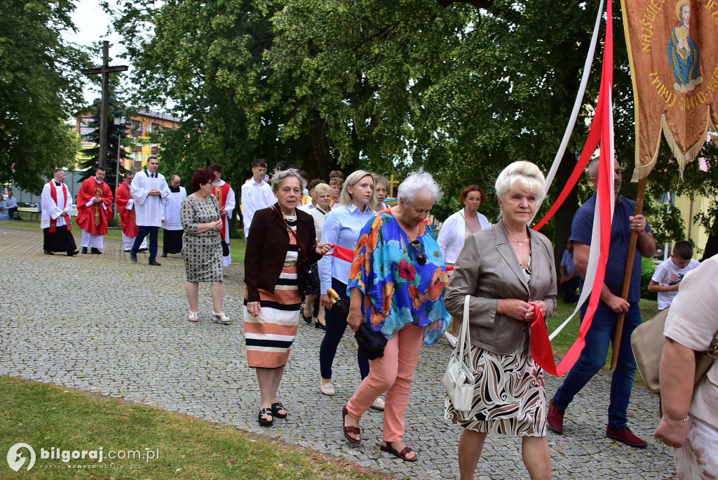 Biłgoraj. 85 młodych ludzi przyjęło sakrament bierzmowania