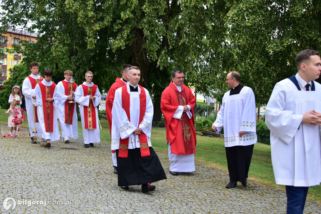 Biłgoraj. 85 młodych ludzi przyjęło sakrament bierzmowania