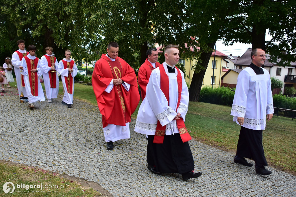 Biłgoraj. 85 młodych ludzi przyjęło sakrament bierzmowania
