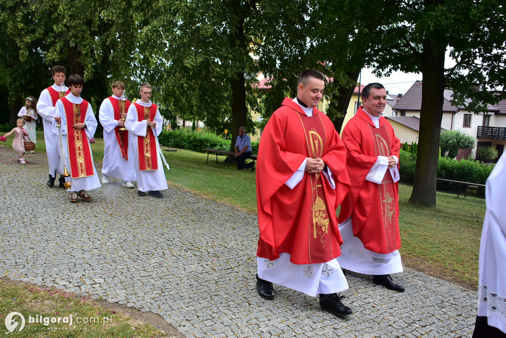 Biłgoraj. 85 młodych ludzi przyjęło sakrament bierzmowania