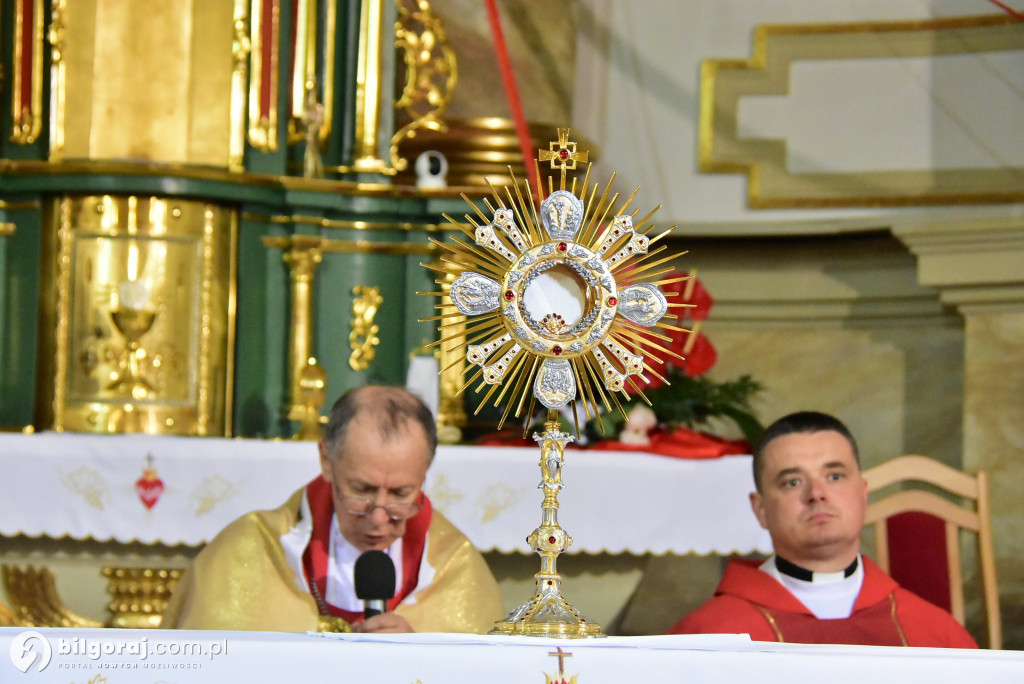 Biłgoraj. 85 młodych ludzi przyjęło sakrament bierzmowania