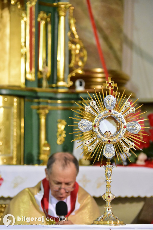 Biłgoraj. 85 młodych ludzi przyjęło sakrament bierzmowania