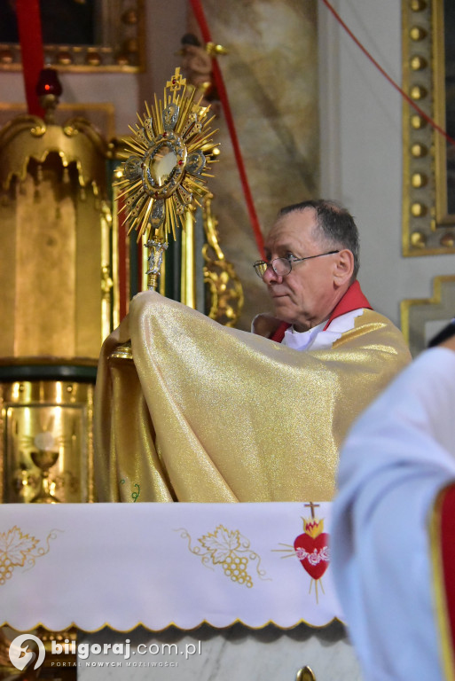 Biłgoraj. 85 młodych ludzi przyjęło sakrament bierzmowania