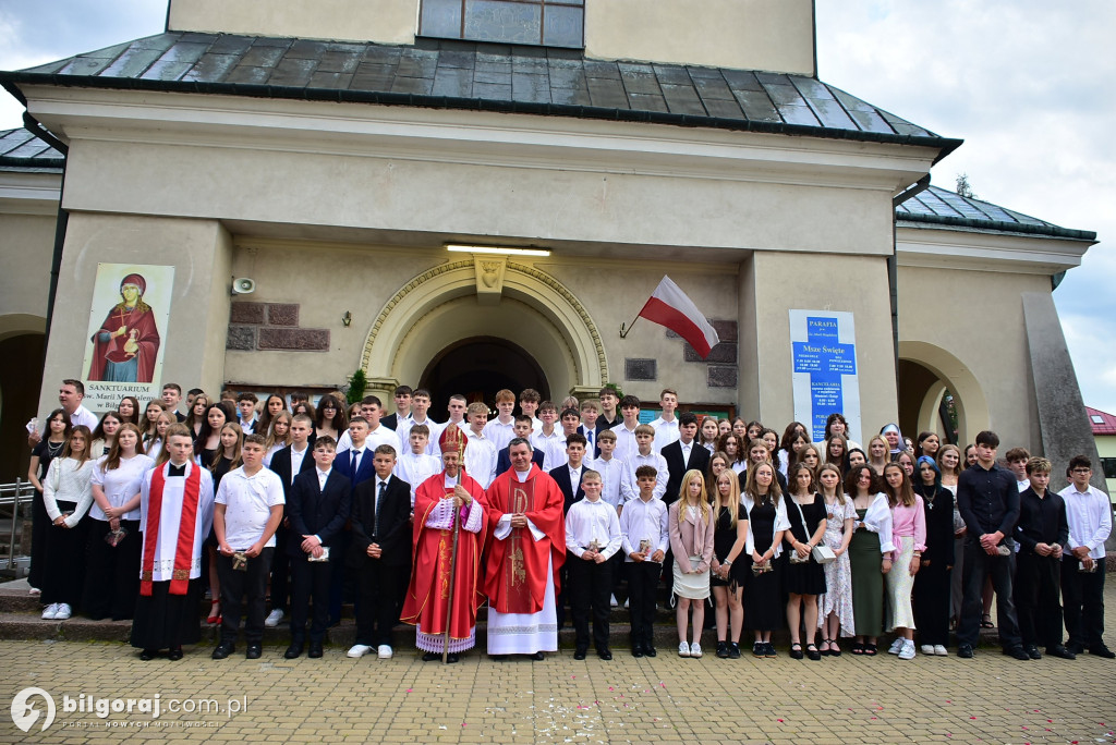 Biłgoraj. 85 młodych ludzi przyjęło sakrament bierzmowania