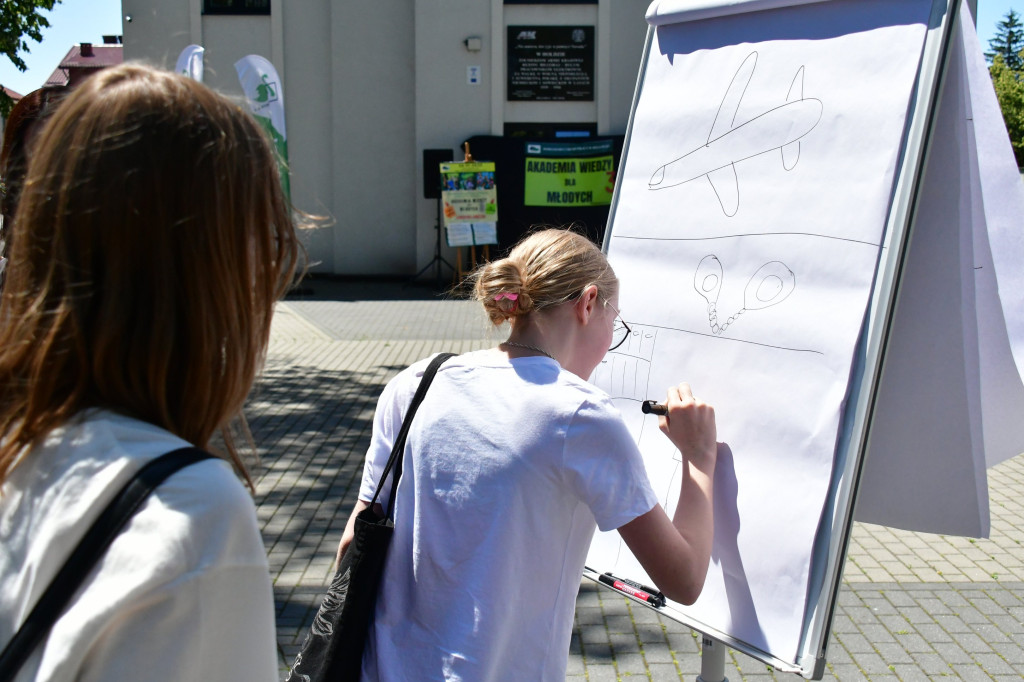 Zawodowa ławeczka 2025: Młodzi na drodze do kariery w Parku Solidarności