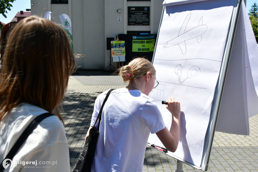 Zawodowa ławeczka 2025: Młodzi na drodze do kariery w Parku Solidarności