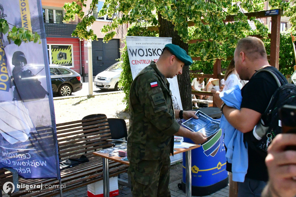 Zawodowa ławeczka 2025: Młodzi na drodze do kariery w Parku Solidarności