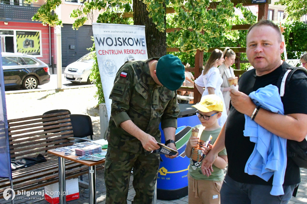 Zawodowa ławeczka 2025: Młodzi na drodze do kariery w Parku Solidarności