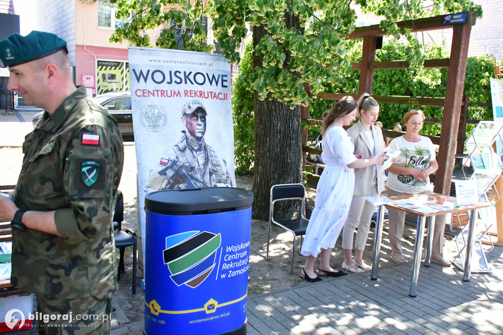 Zawodowa ławeczka 2025: Młodzi na drodze do kariery w Parku Solidarności