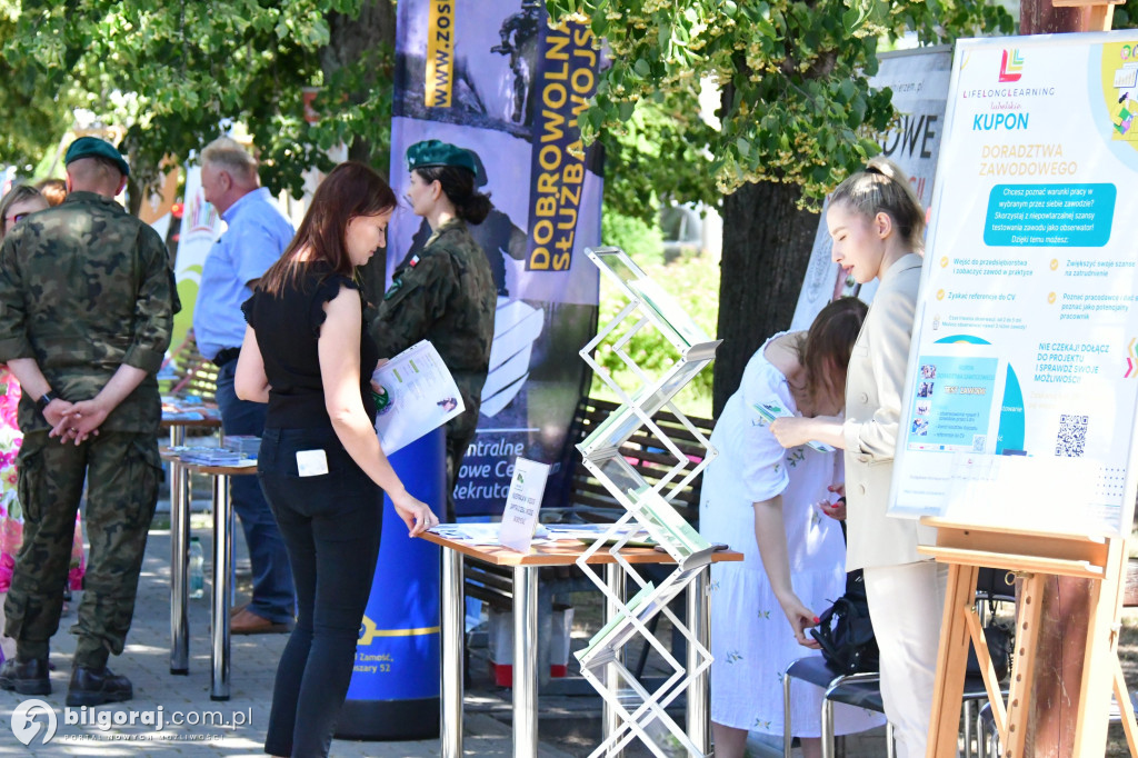 Zawodowa ławeczka 2025: Młodzi na drodze do kariery w Parku Solidarności