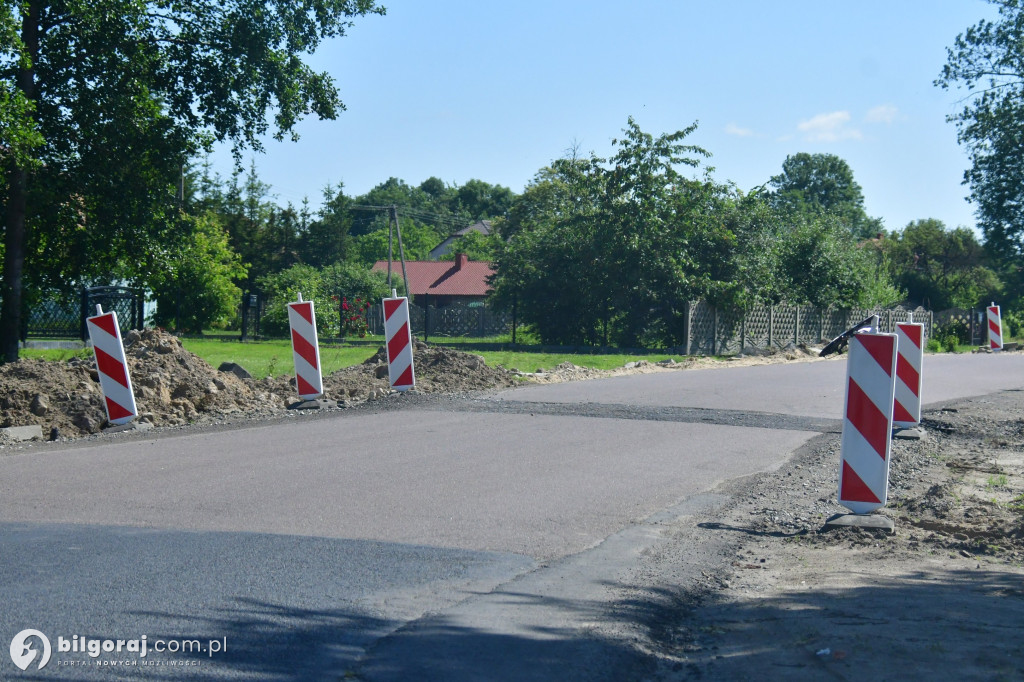Trwają prace inwestycyjne na drodze powiatowej nr 2958L Wola Różaniecka - Różaniec