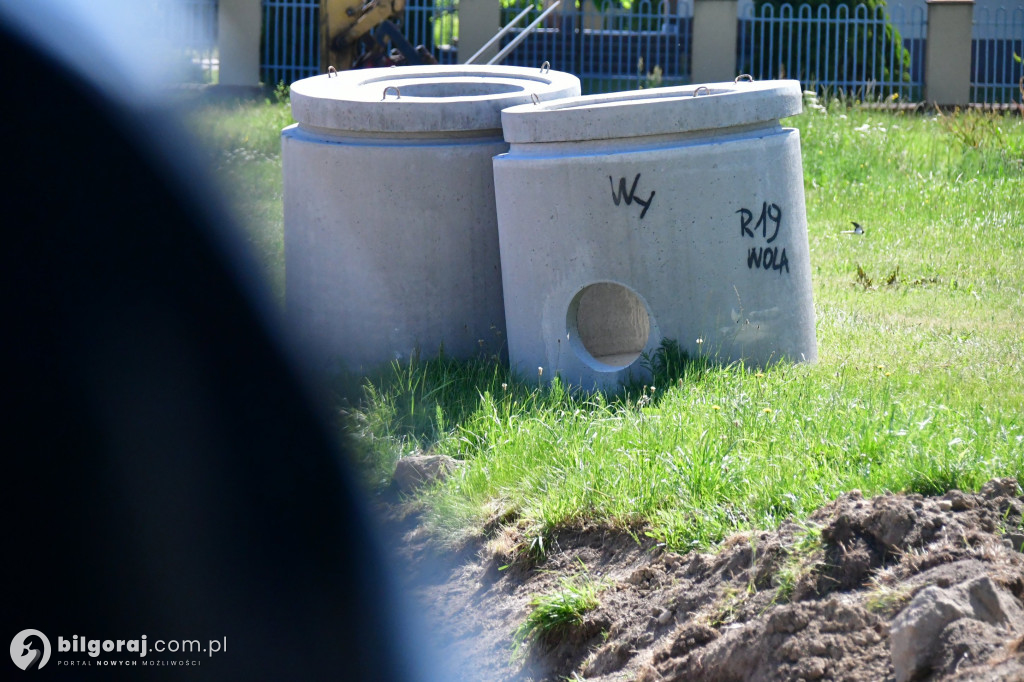 Trwają prace inwestycyjne na drodze powiatowej nr 2958L Wola Różaniecka - Różaniec