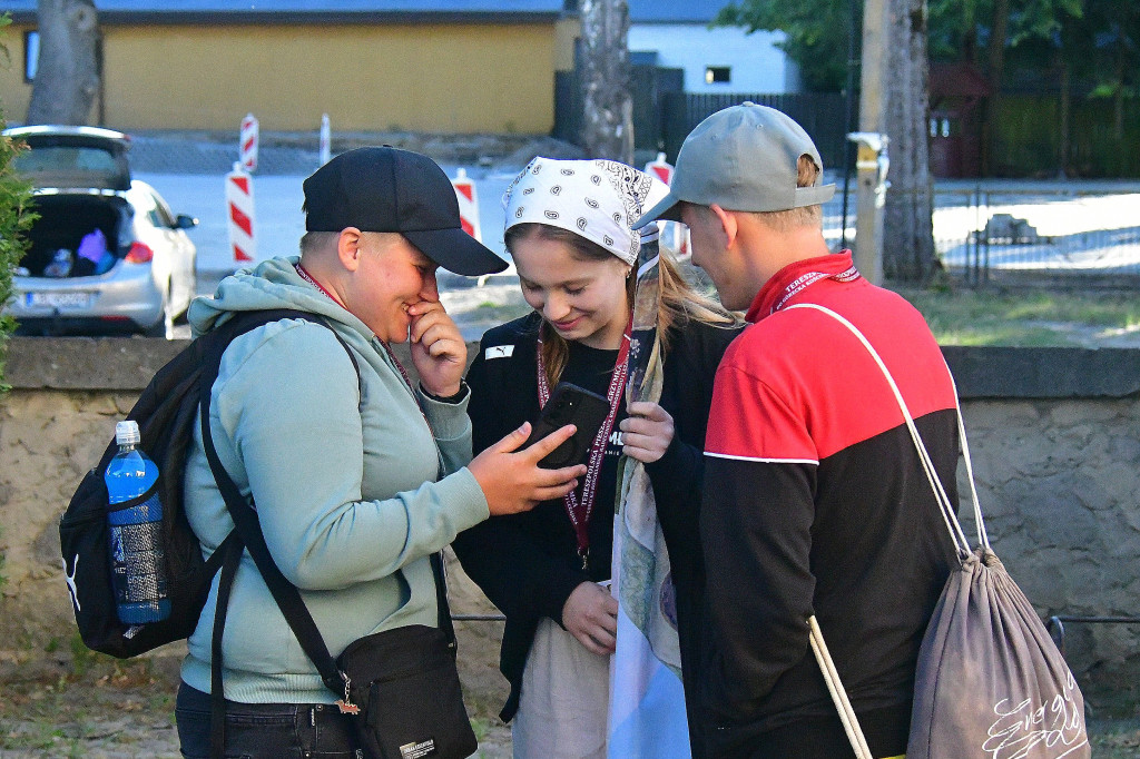 Pielgrzymi z Biłgoraja i Tereszpola na pielgrzymim szlaku do Krasnobrodu