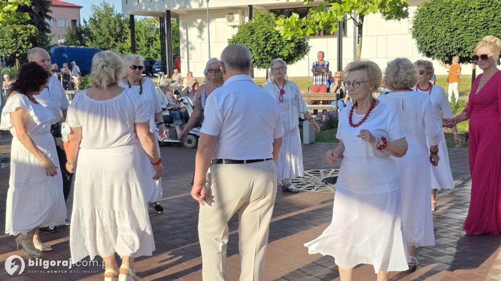 Taniec przy fontannie powraca! Letnie soboty pełne muzyki i radości w Biłgoraju